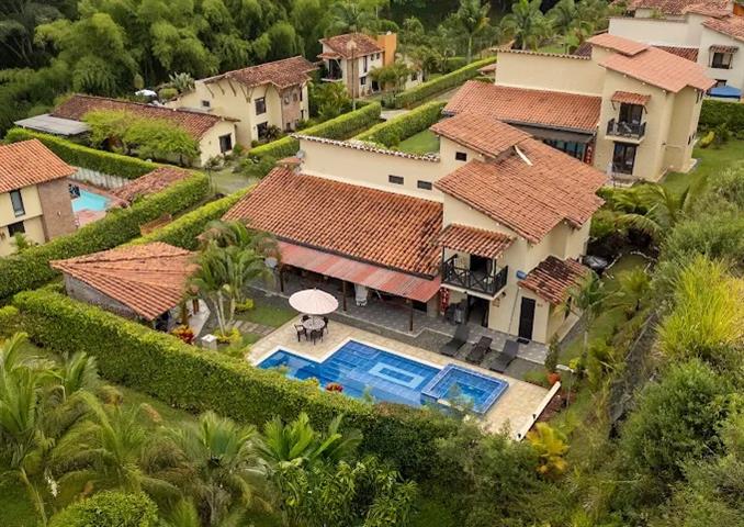 casa-familiar-quimbaya-22 - Turismo en el Eje Cafetero, Alquiler de Fincas en el Quindio Casa Familiar Panaca